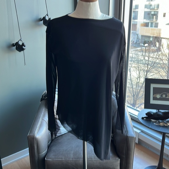 New Black Fuzzi Asymmetrical Hem Top Size Medium - Picture 3 of 8